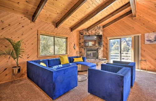 Luxe Escape with Decks, Mtn Views, Game Room! - Foto 4