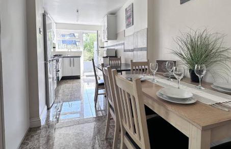 Chic Charming Classic 3bed w Ensuite - Pontypridd - Foto 48