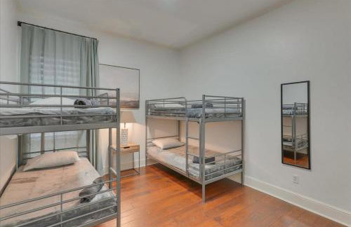 Gorgeous Vacation Home w Private Pool - Photo 39