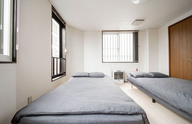 ROADSIDE HOUSE - Photo 9