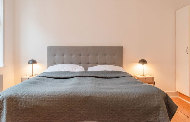 Sanders Boulevard - Smart 3-bdr Apt By the Canal - Photo 9