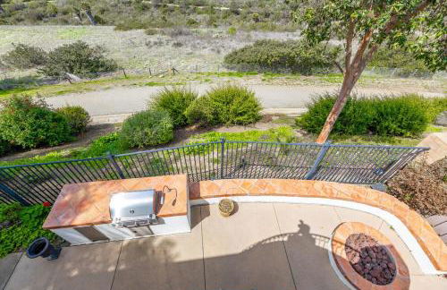 Spacious Luxury home in Gated Community with Resort Pool & Scenic Views - Photo 37