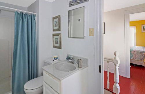 Blue Moon - Pet friendly and great location! - Photo 17