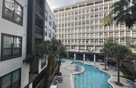 Relaxing Pool-View 1BR Near Top Houston Spots - Foto 8