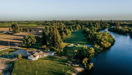 Riverfront Beauty with Pickle Ball Court - Foto 3