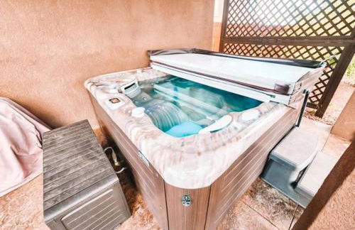 Peaceful Falcon Hot Tub Pet Friendly 3 King Beds - Foto 1