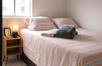 Apartamento Espaçoso e Completo com 3 Quartos - 2 Banheiros - Até 6 Pessoas - Check-in Automático 24h - Garagem Coberta - Foto 22