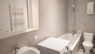 Modern City Apartment with 3 Beds & Smart TV - Foto 5