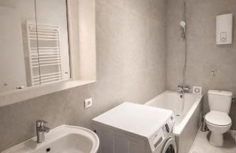 Modern City Apartment with 3 Beds & Smart TV - Foto 5