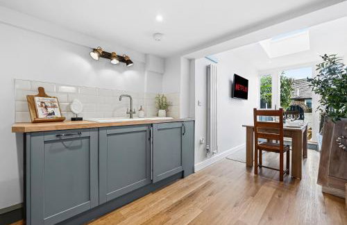 3-BR Luxe Cowes Cottage Harbour Views, Sleeps 6, with Private Garden - LONG TERM STAY WINTER SPECIAL OFFER AVAILABLE! - by Blue Puffin Stays - Foto 38