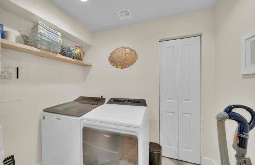 Fully Restored cottage, AMAZING game room, hot tub - Foto 30