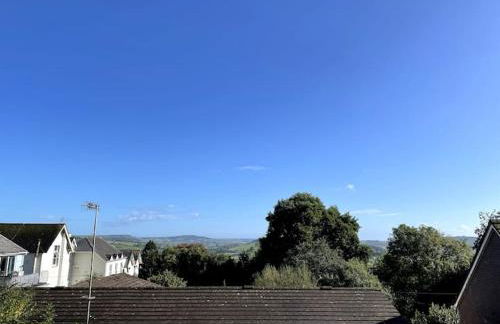 Self-catering studio in beautiful Charmouth - Photo 8