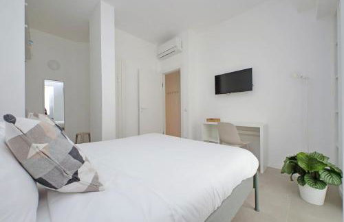 Brand New Modern Apt 2 Stops to Colosseum - Photo 10