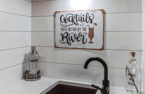 RiverEdge Haven Hot Tub, 5 Beds, Kayaks Near ND - Foto 21