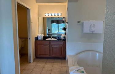 2BED 2BATH near Disney PiratePool Spa Balcony - Foto 17