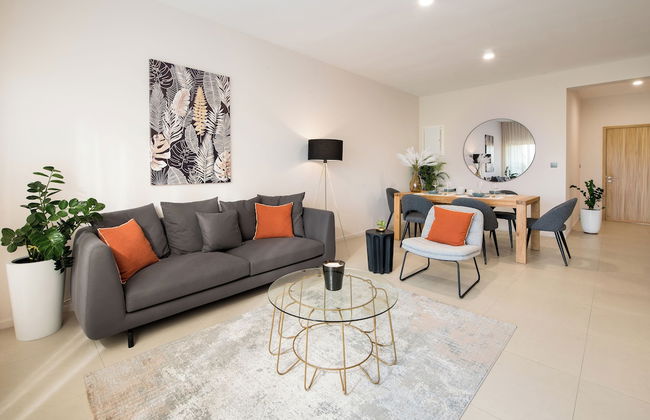 The Luxury Verdant Garden Hotel - Photo 8