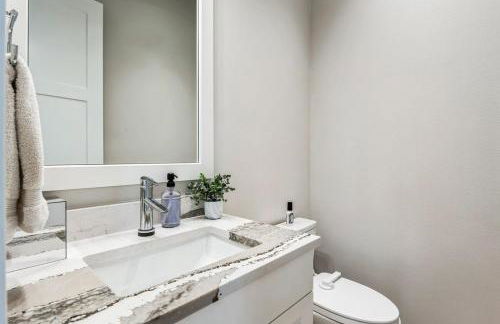 4BR 4BA Modern Lakefront Lodge - Foto 45