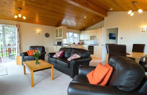 Finest Retreats - Whitsand Bay Lodge - Photo 4