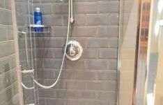 London Luxury 3 bedroom flat, 2 bathrooms, Living Room, free parking, 4 mins to station, garden - Foto 33