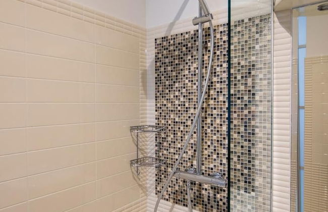 Hidden Gem Riga Apartment With Garden Views - Photo 16