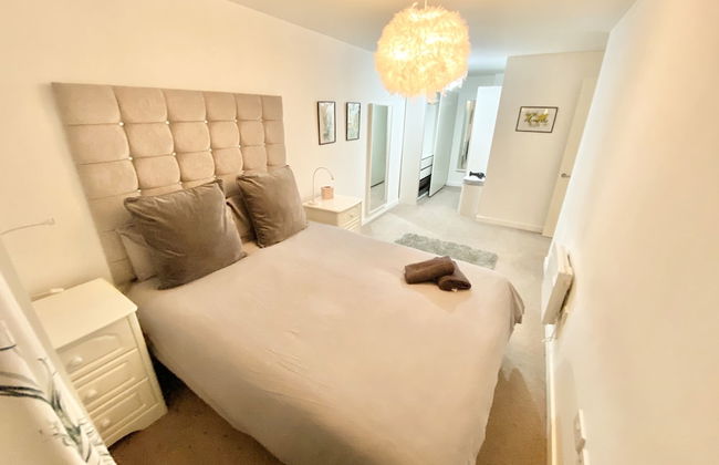 2-bed Apartment Parking Deep Cleaned Professionally - Foto 3