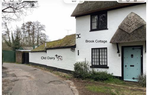 The Old Dairy, comfy 1 bedroom apartment with lounge,bathroom and kitchenette near town, pubs and walks - Photo 21