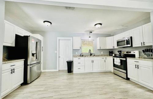 Game Night Ready Lakeland Stay Near Colleges - Foto 23