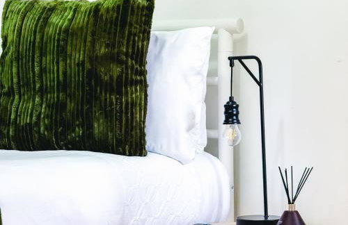 Chic Studio, Free parking, Sleeps 2 - Foto 39