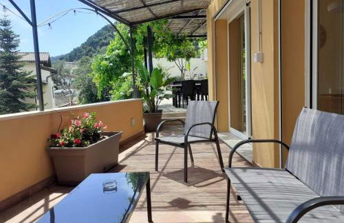 Chic Coastal Hill Escape - Photo 76