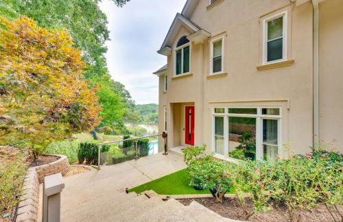 Modern Retreat with River View in Roswell! - Foto 25