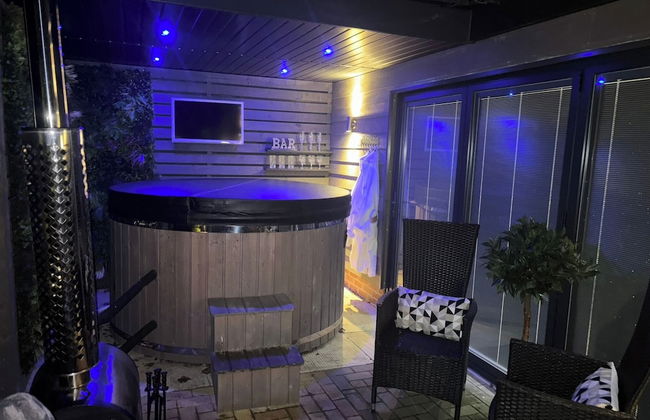 Sheffield-apartment-sleeps4-parking-hottub - Photo 16