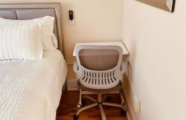 OoohLaLa! 2 Beds and 2 Full Baths w/Free Parking - Foto 50