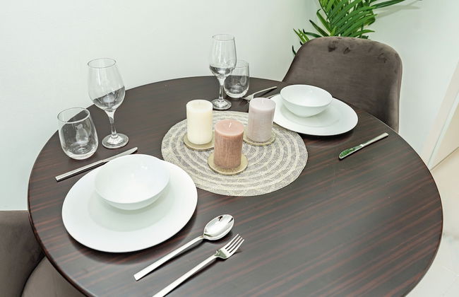 Luxury StayCation - Studio in Damac Hills with Balcony and Golf Views - Foto 16