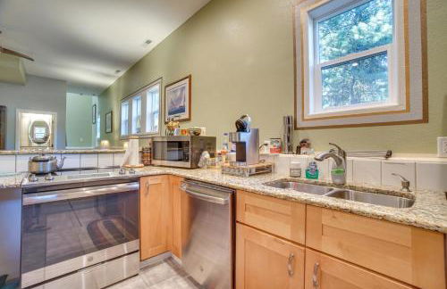 Cascade Cabin Hideaway with Views, half Mi to Lake - Foto 7