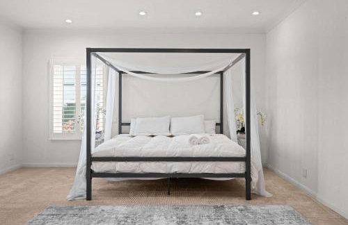 Spacious 5BR LA Villa with Pool Spa & Game Room - Foto 51