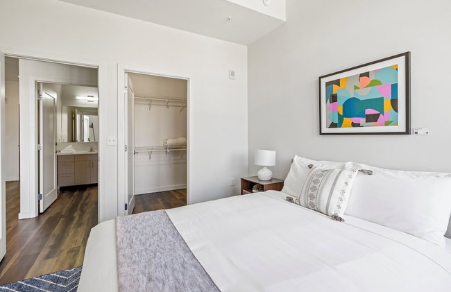 Placemakr Marymount Ballston - Photo 16