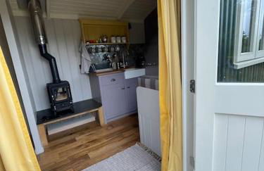 The Old Post Office - Luxurious Shepherds Hut 'Far From the Madding Crowd' based in rural Dorset. - Photo 8