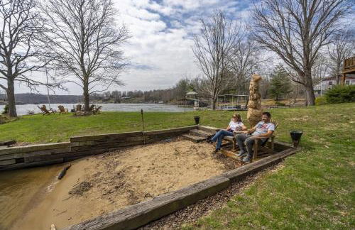 Luxury Log Cabin w Beach & Dock Sleeps 12 - Photo 4