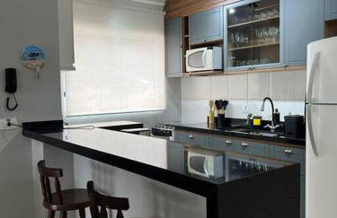 Apartamento 23A para 6 pessoas com Piscina e Churrasqueira no Cond Torremolinos Beach a 80m para Pé na areia na Praia da Enseada Ubatuba - Foto 15