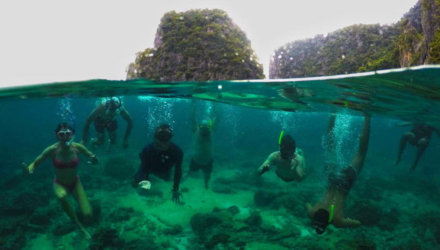 Practicando snorkel en railay