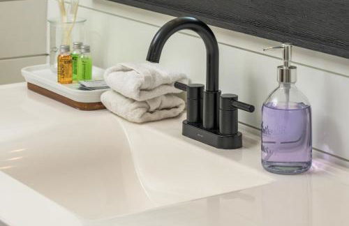 Luxe 4BR Mtn Retreat With Stunning Views Near Ski AndHikes - Foto 24