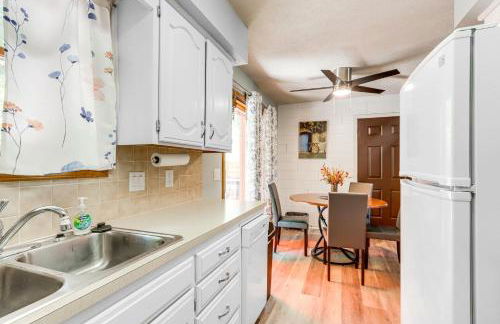 Hot Tub and Fire Pit Holiday Island Getaway! - Foto 10