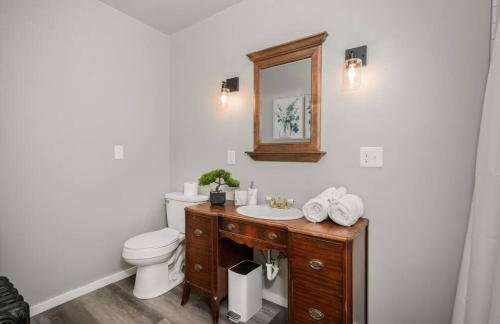 Entire Main level of Beautiful Historic Home - Foto 15