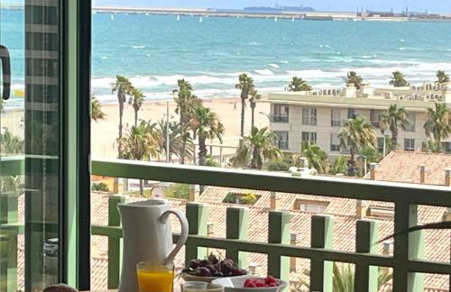 Stylish well-connected beachfront flat - Foto 1