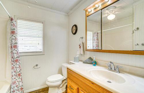 Boat and Swim Lakefront Toledo Bend Retreat! - Foto 14