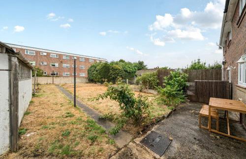 Cosy 3BR Home with Private Garden & Driveway - Foto 10