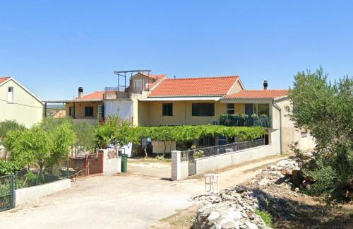 Apartments with parking spaces Bilice, Krka - 24275 - Photo 3