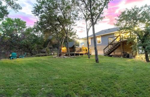 Neon Vibes Outdoor TV Hot Tub Arcade Room - Foto 38