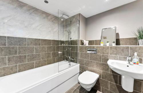 30 percent off! Stylish 2 Bed 2 Bath Abode with Parking - Foto 10