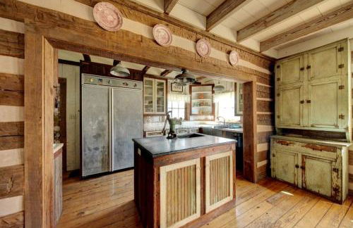 1800's Antique Log Cabin with Modern Amenities near Fredericksburg and Kerrville, Texas - Photo 27